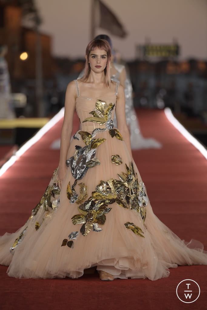 Fashion Week Paris Fall/Winter 2021 look 66 from the Dolce & Gabbana collection couture