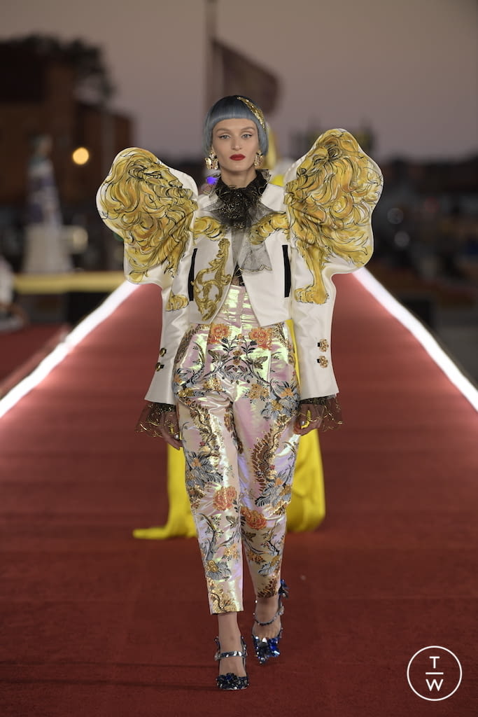 Fashion Week Paris Fall/Winter 2021 look 76 de la collection Dolce & Gabbana couture