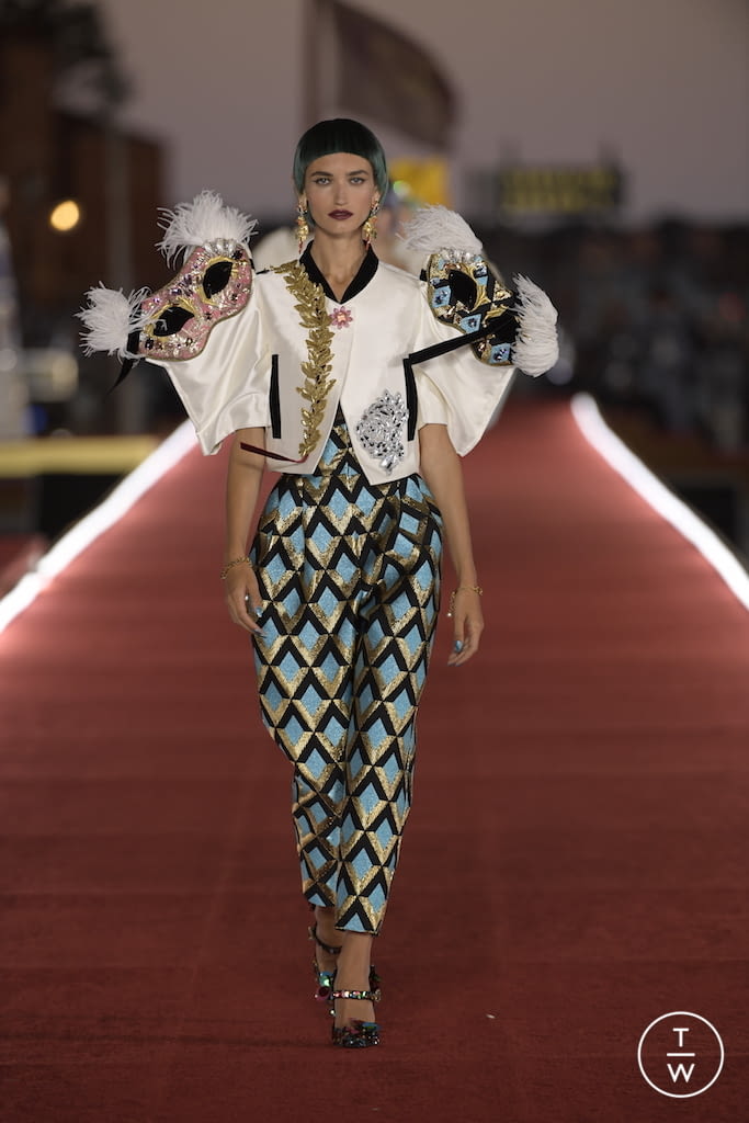 Fashion Week Paris Fall/Winter 2021 look 78 from the Dolce & Gabbana collection 高级定制