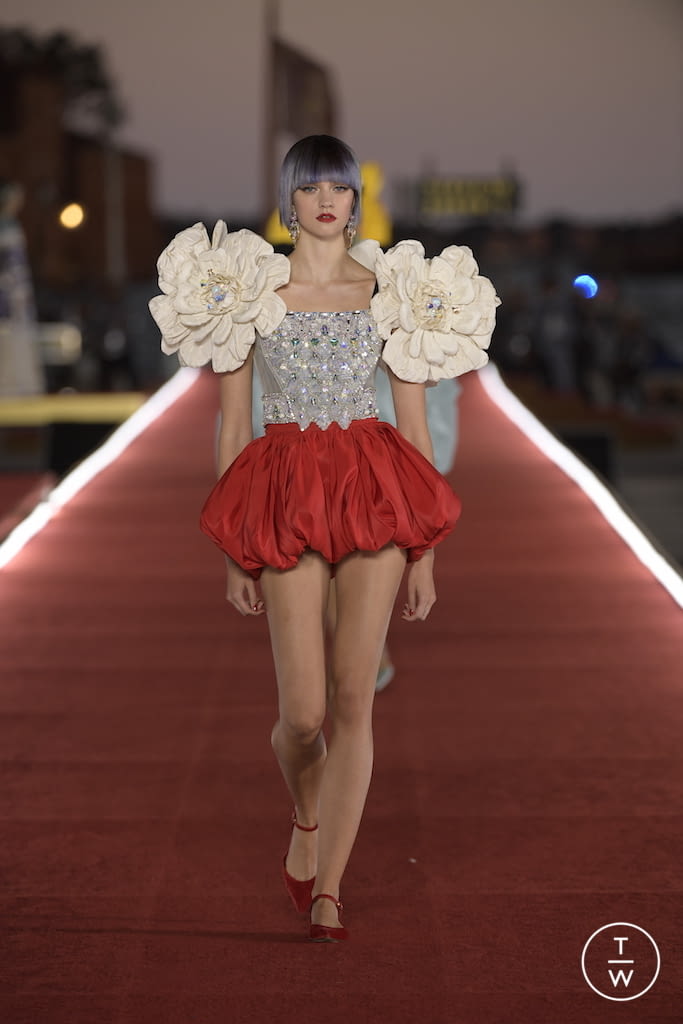 Fashion Week Paris Fall/Winter 2021 look 79 de la collection Dolce & Gabbana couture