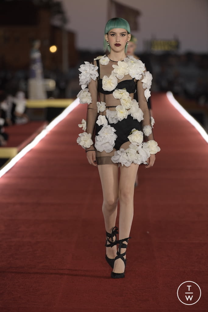 Fashion Week Paris Fall/Winter 2021 look 84 from the Dolce & Gabbana collection couture