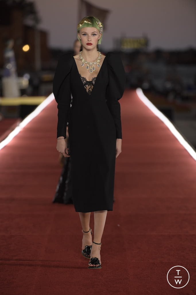 Fashion Week Paris Fall/Winter 2021 look 85 from the Dolce & Gabbana collection 高级定制
