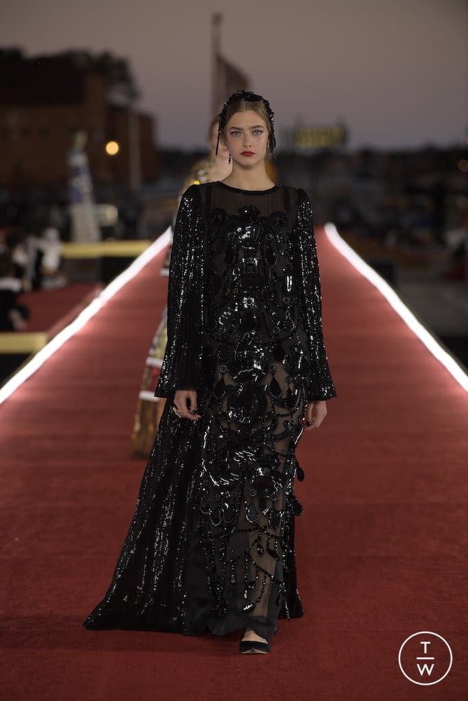 Fashion Week Paris Fall/Winter 2021 look 86 de la collection Dolce & Gabbana couture