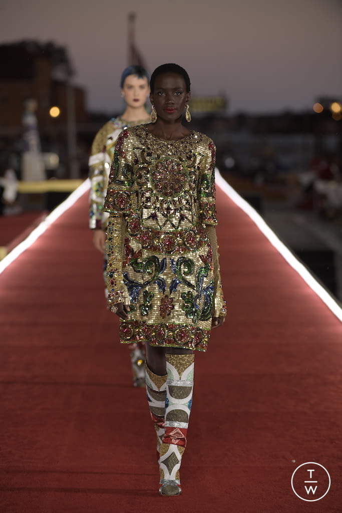 Fashion Week Paris Fall/Winter 2021 look 89 from the Dolce & Gabbana collection 高级定制
