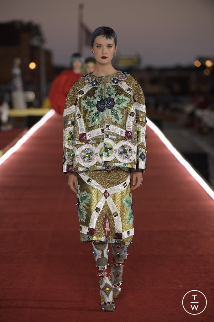 Fashion Week Paris Fall/Winter 2021 look 90 from the Dolce & Gabbana collection 高级定制