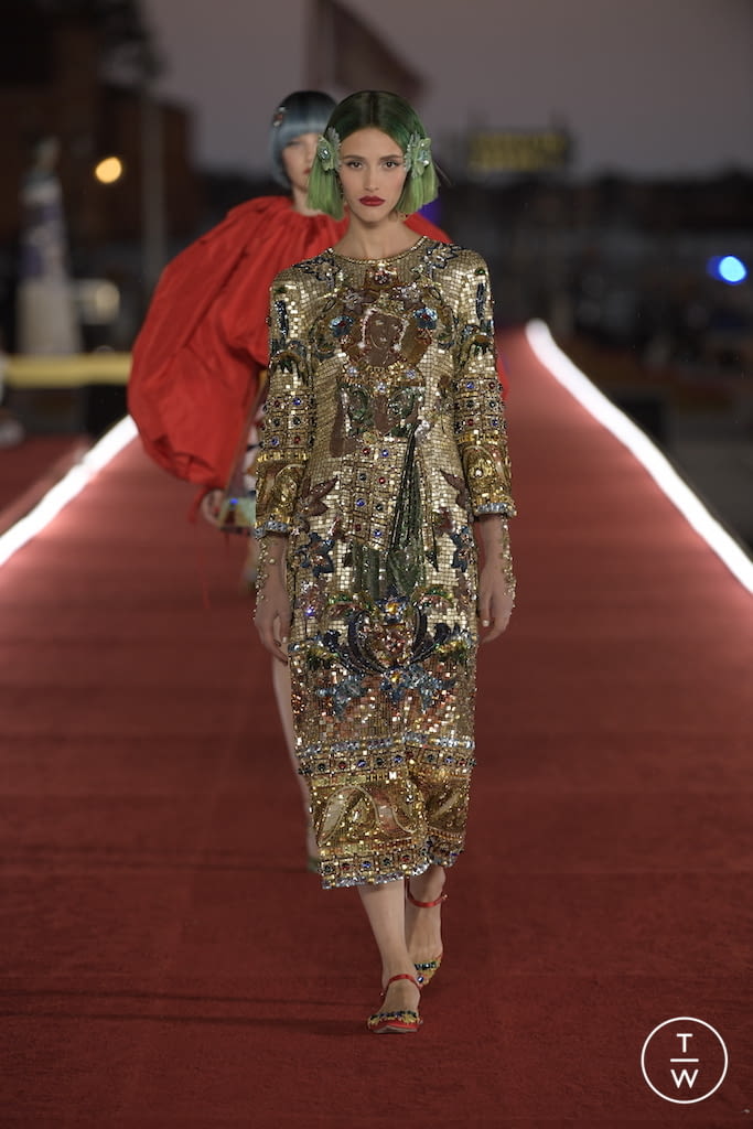 Fashion Week Paris Fall/Winter 2021 look 91 from the Dolce & Gabbana collection 高级定制