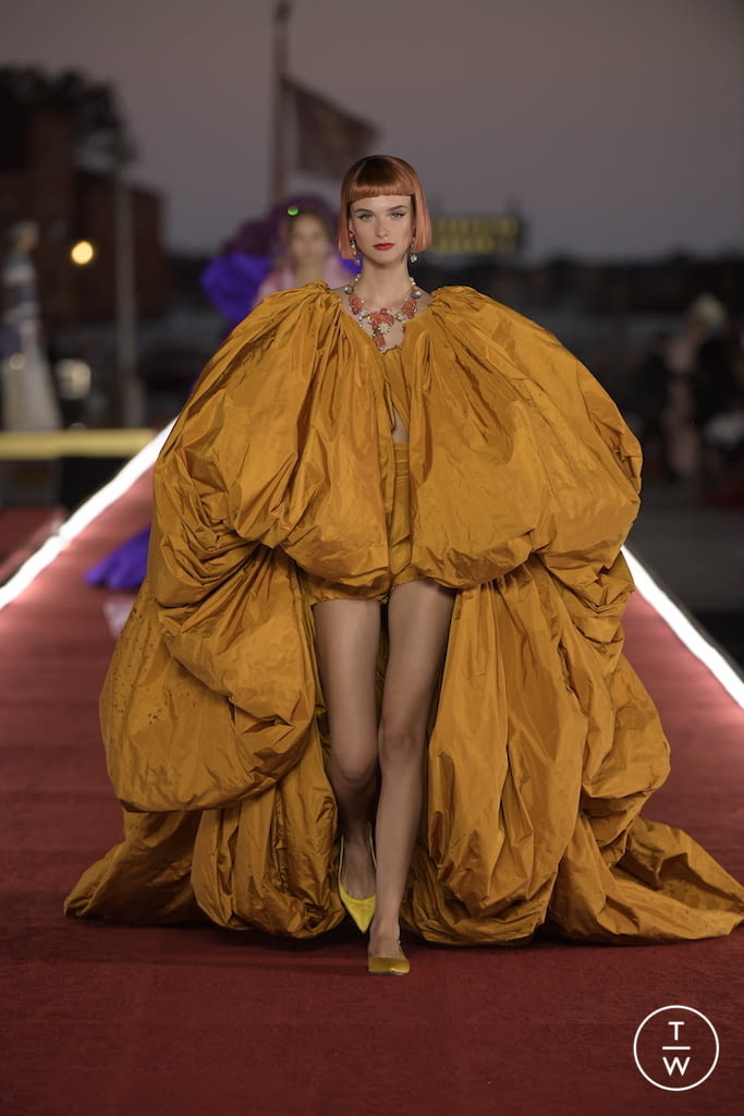 Fashion Week Paris Fall/Winter 2021 look 96 de la collection Dolce & Gabbana couture