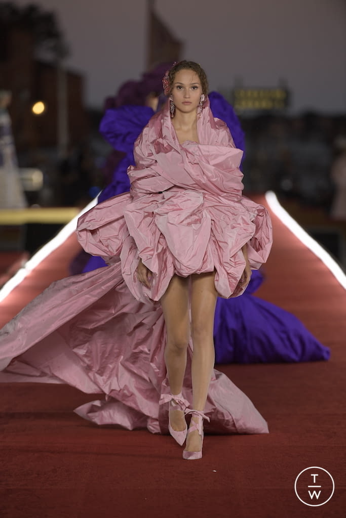 Fashion Week Paris Fall/Winter 2021 look 95 de la collection Dolce & Gabbana couture