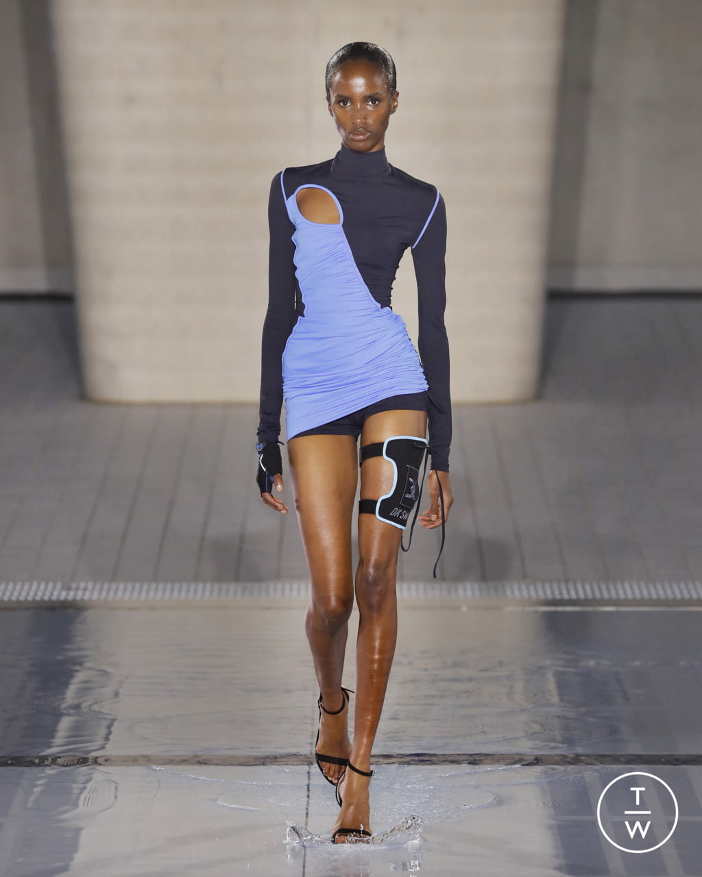 Fashion Week London Spring/Summer 2022 look 1 from the David Koma collection 女装