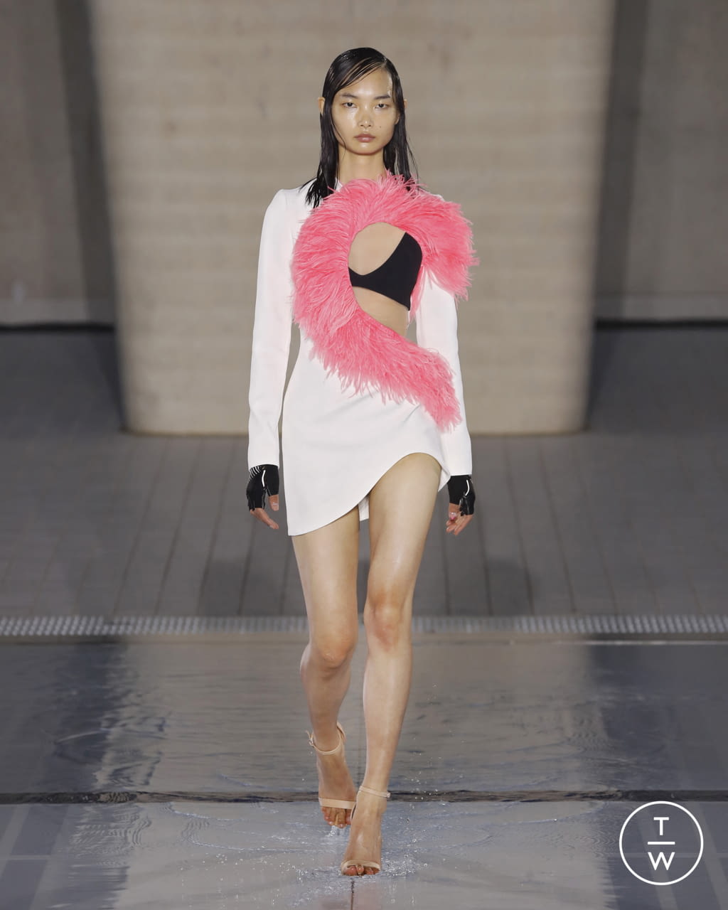 Fashion Week London Spring/Summer 2022 look 4 from the David Koma collection womenswear