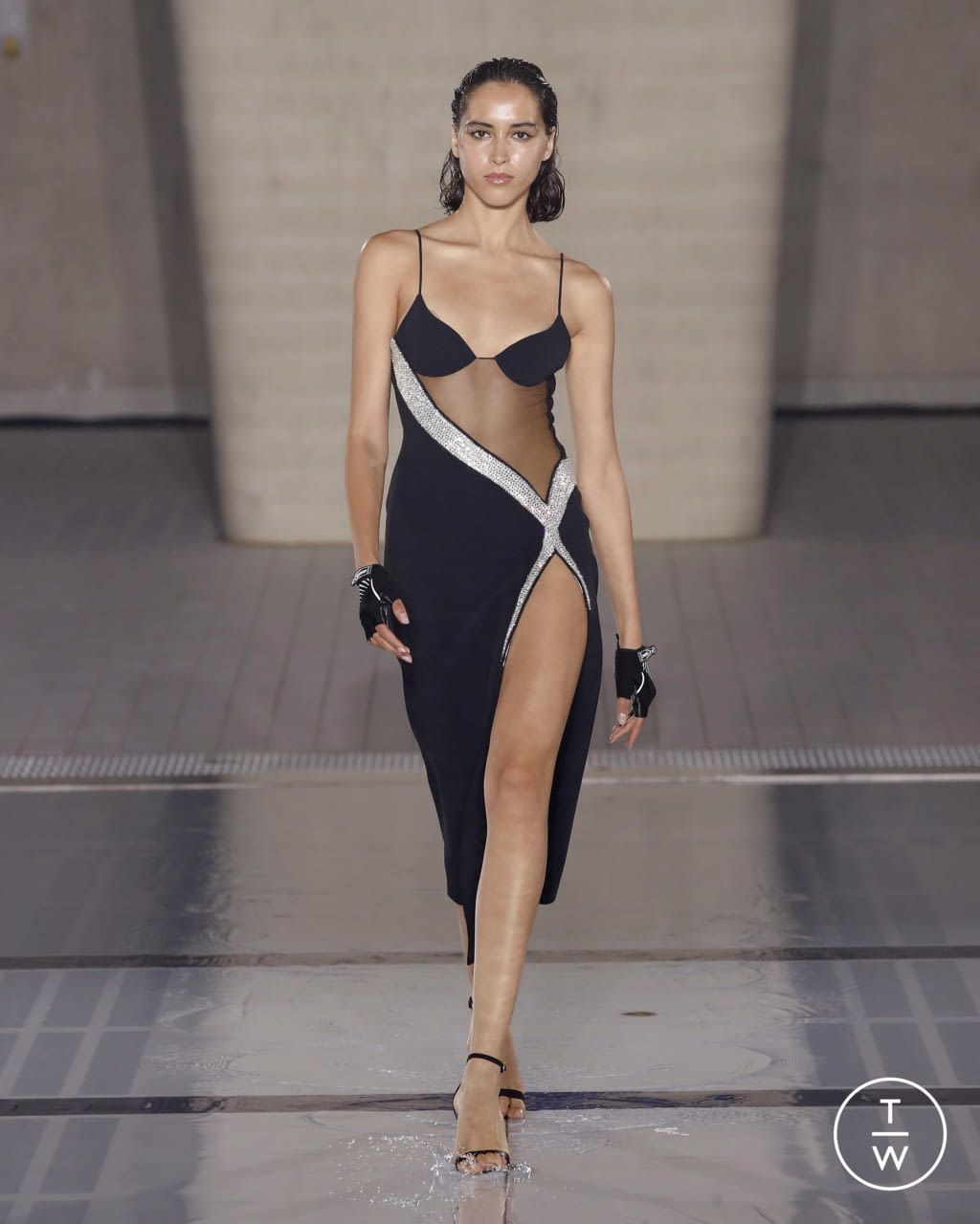 Fashion Week London Spring/Summer 2022 look 24 from the David Koma collection womenswear