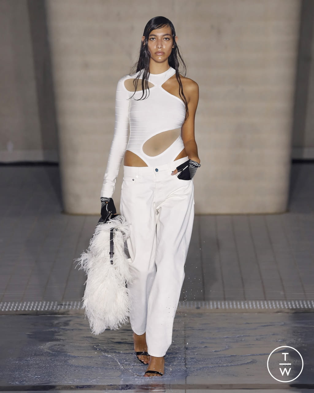 Fashion Week London Spring/Summer 2022 look 28 from the David Koma collection womenswear