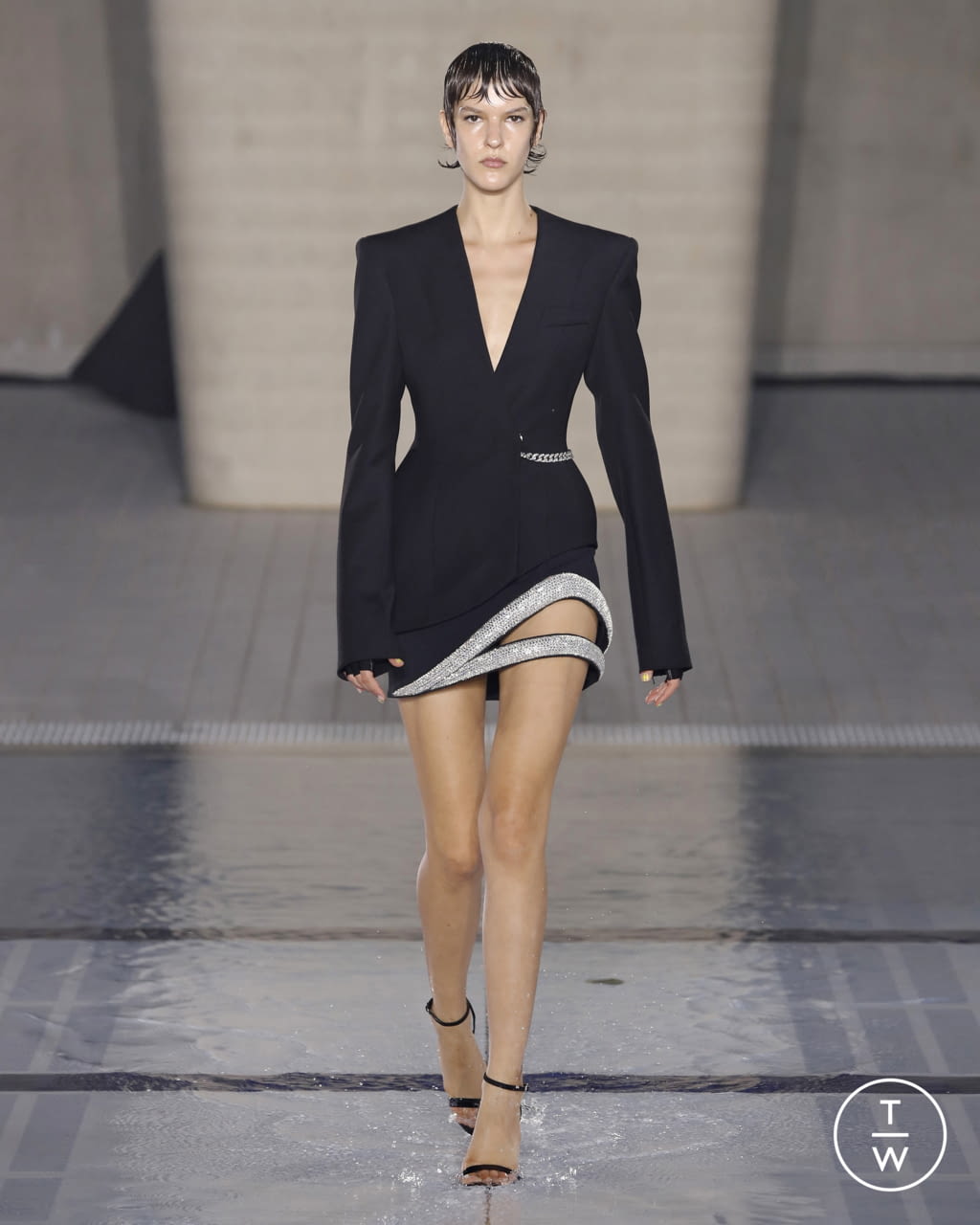 Fashion Week London Spring/Summer 2022 look 32 from the David Koma collection womenswear
