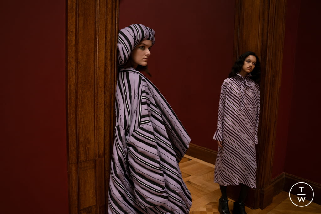 Fashion Week Paris Fall/Winter 2021 look 7 de la collection Christian Wijnants womenswear