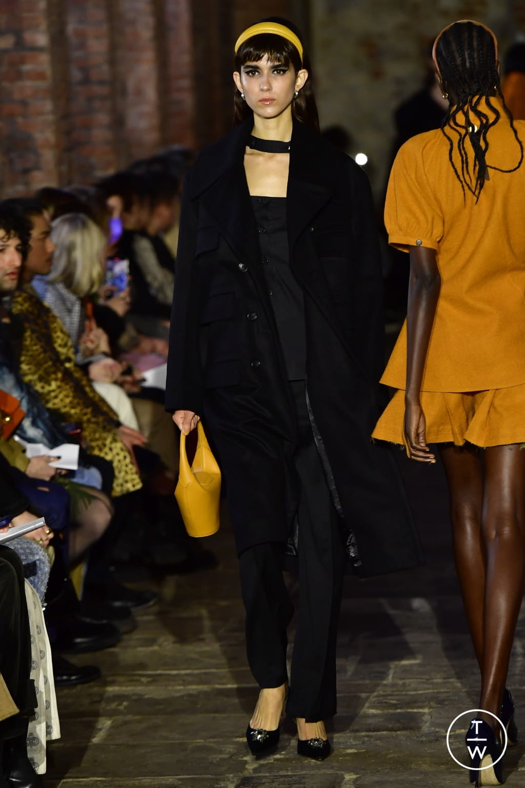 Fashion Week London Fall/Winter 2022 look 9 de la collection Eudon Choi womenswear