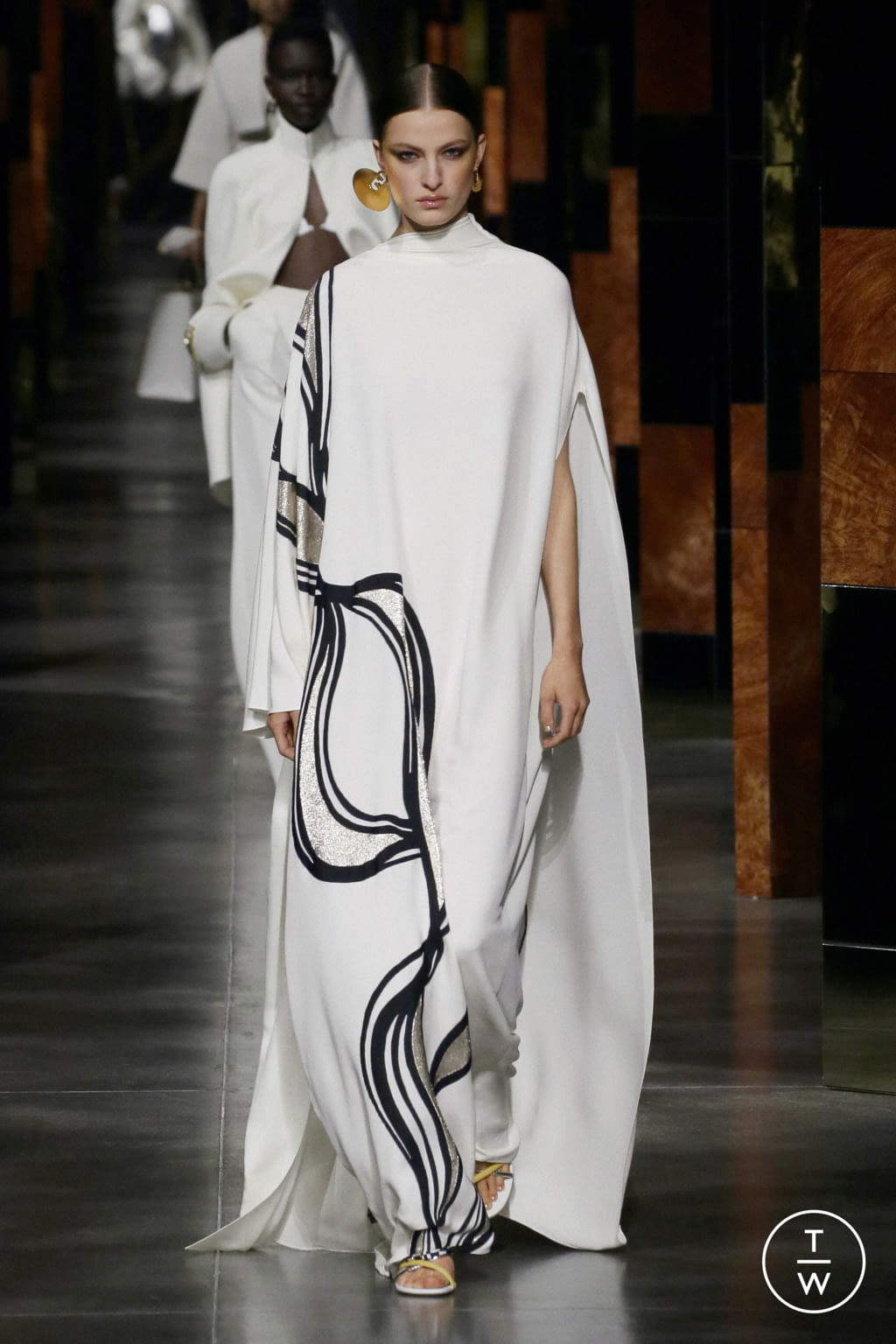 Fashion Week Milan Spring/Summer 2022 look 5 from the Fendi collection 女装