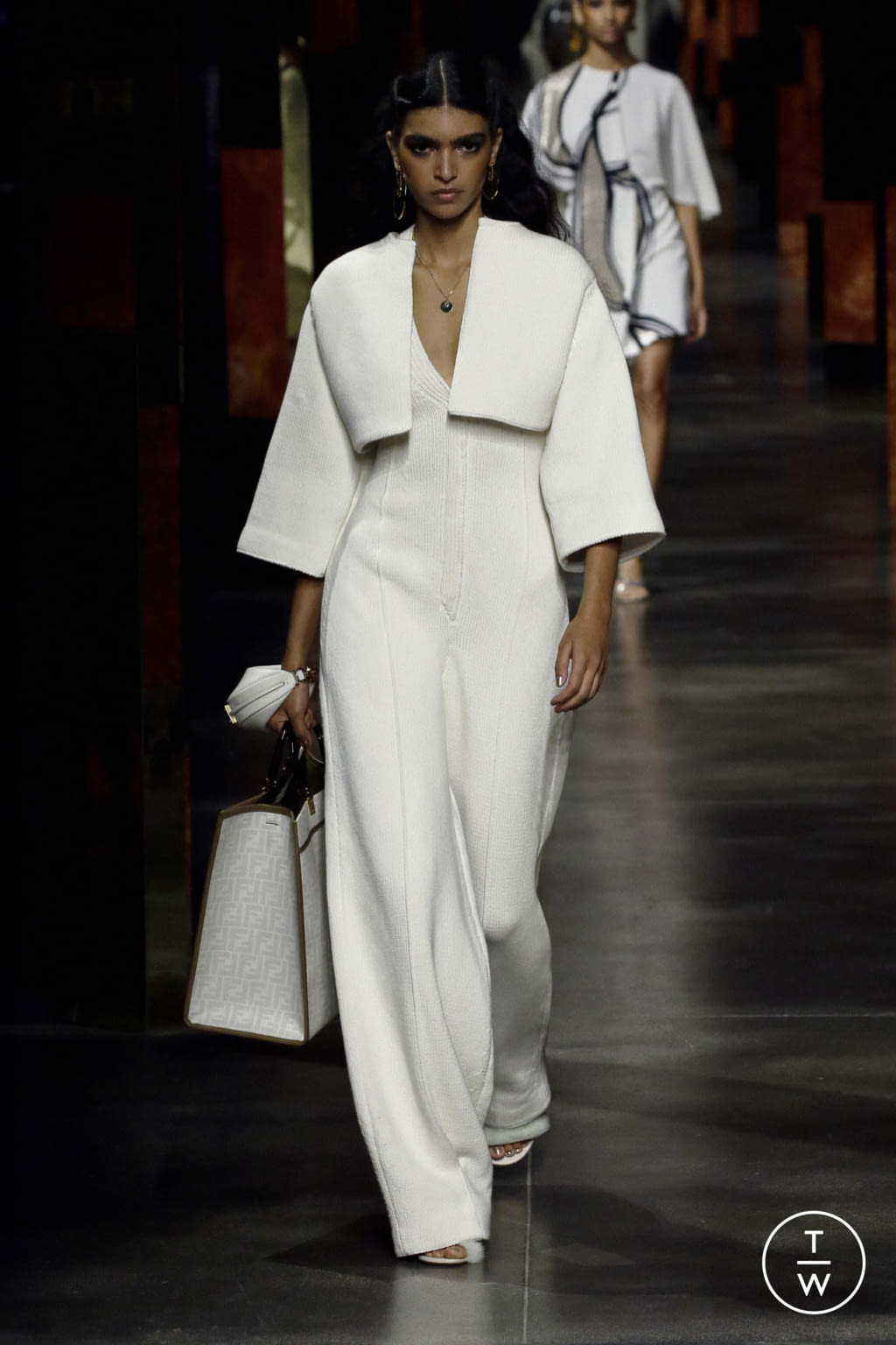 Fashion Week Milan Spring/Summer 2022 look 7 from the Fendi collection 女装