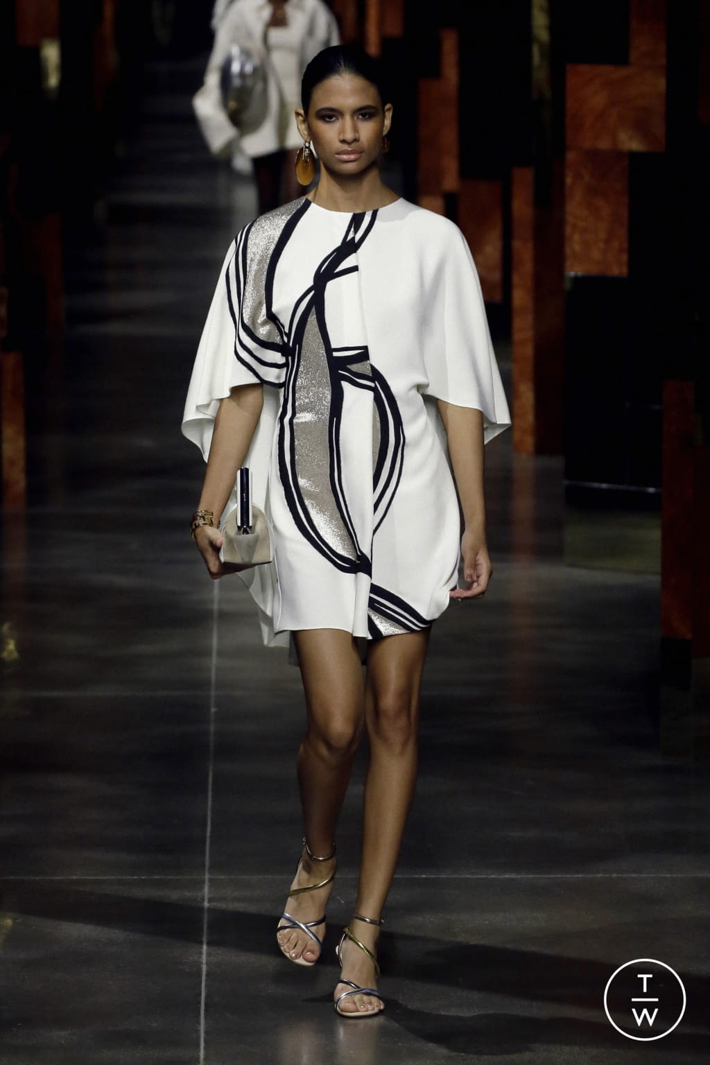 Fashion Week Milan Spring/Summer 2022 look 8 from the Fendi collection 女装