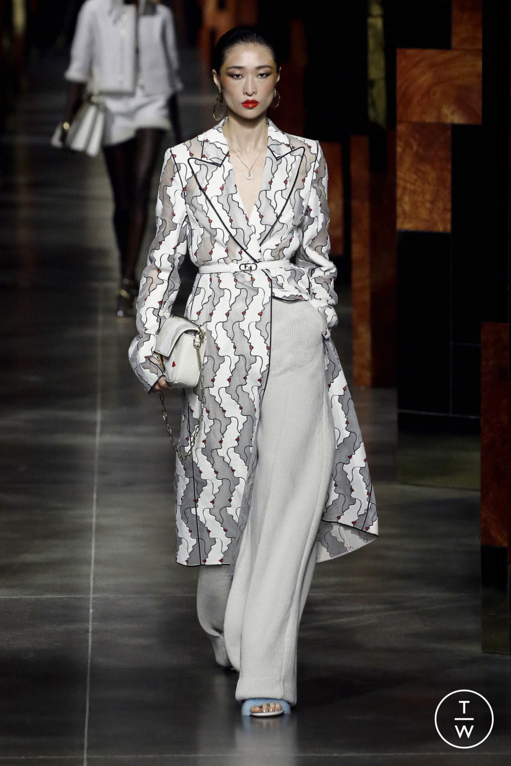 Fashion Week Milan Spring/Summer 2022 look 10 from the Fendi collection 女装