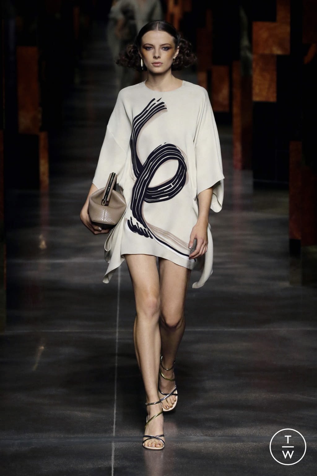 Fashion Week Milan Spring/Summer 2022 look 19 from the Fendi collection womenswear