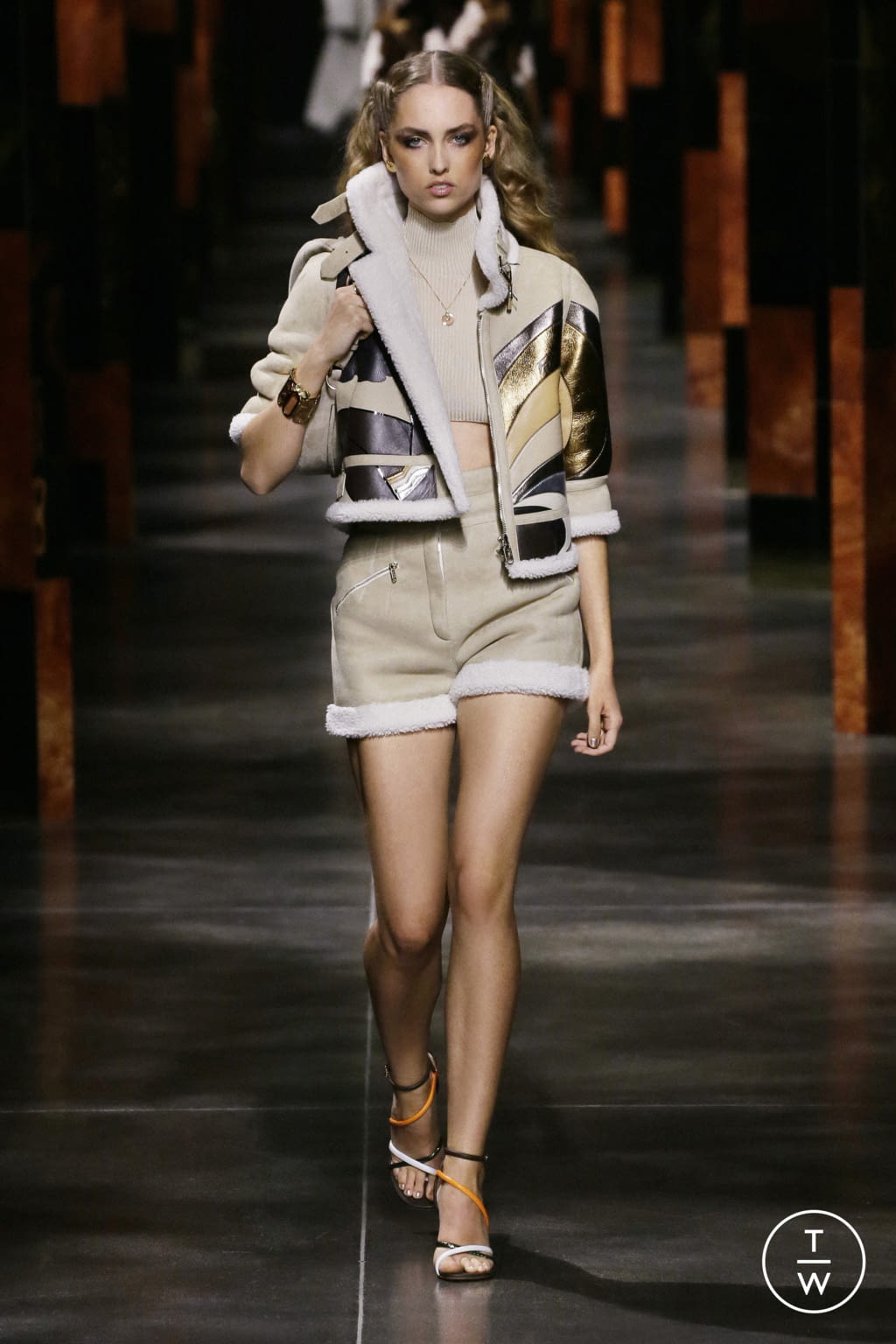 Fashion Week Milan Spring/Summer 2022 look 21 from the Fendi collection womenswear