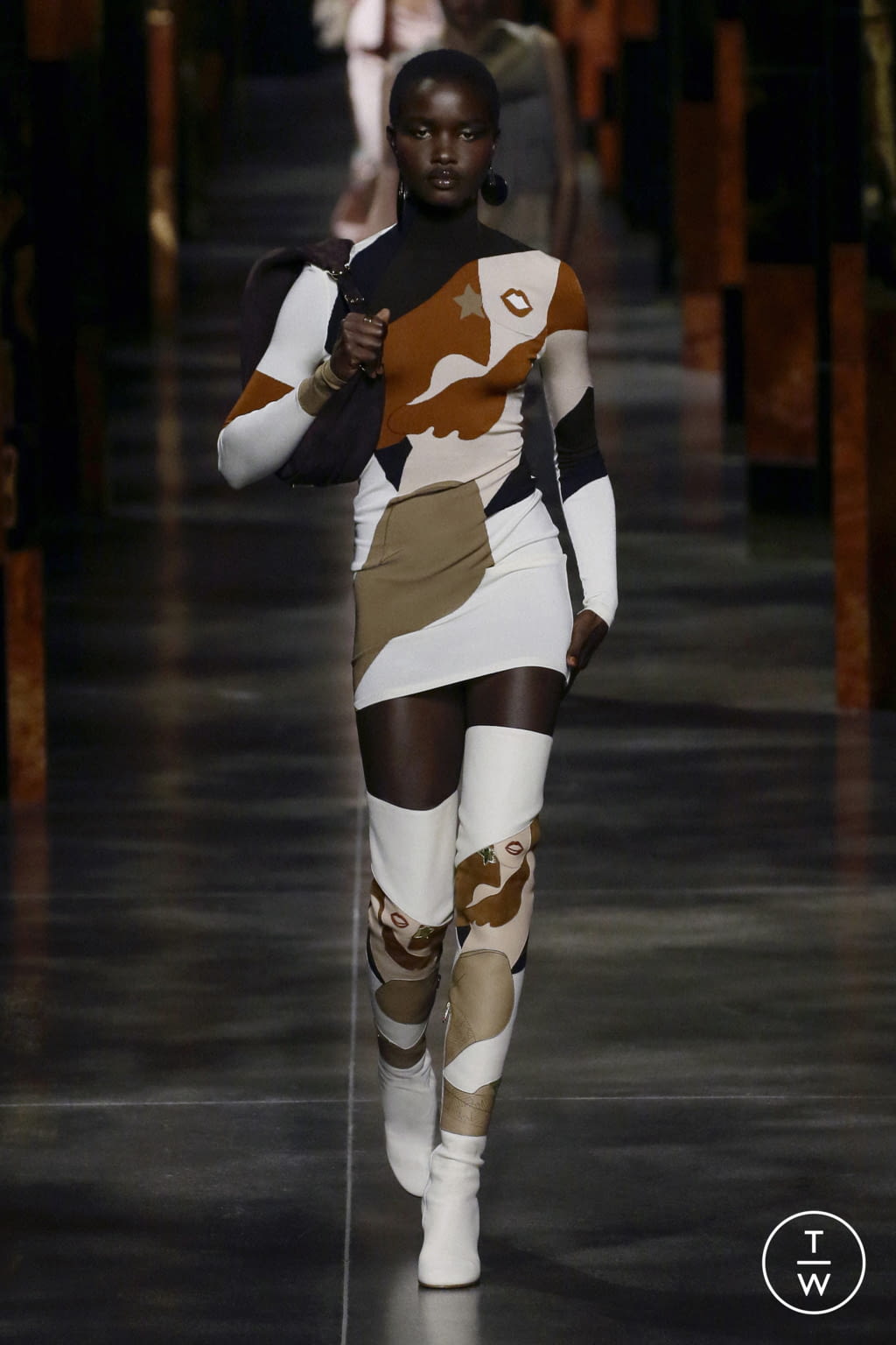 Fashion Week Milan Spring/Summer 2022 look 24 from the Fendi collection womenswear