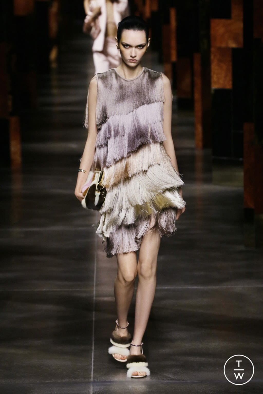 Fashion Week Milan Spring/Summer 2022 look 25 from the Fendi collection 女装