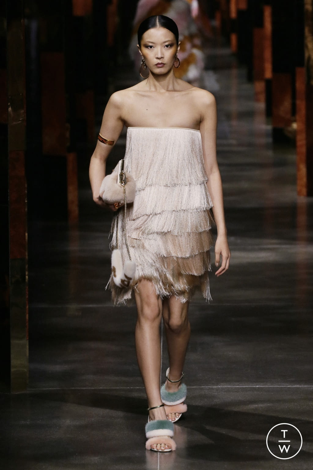 Fashion Week Milan Spring/Summer 2022 look 27 from the Fendi collection 女装