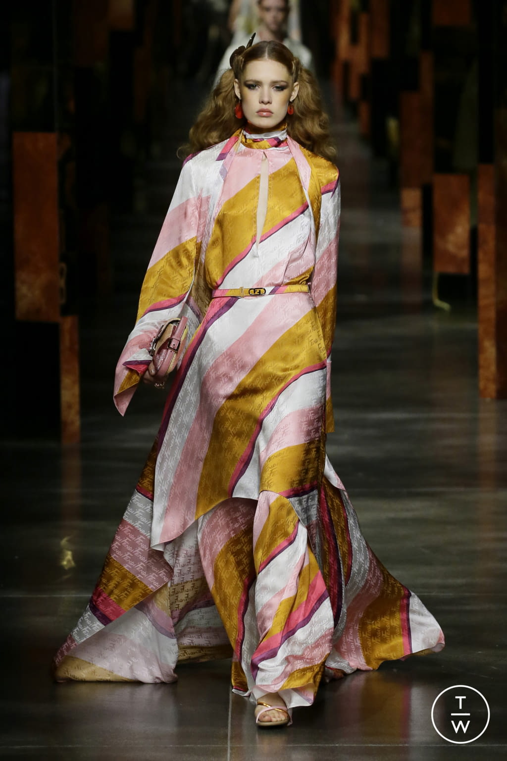 Fashion Week Milan Spring/Summer 2022 look 30 from the Fendi collection 女装