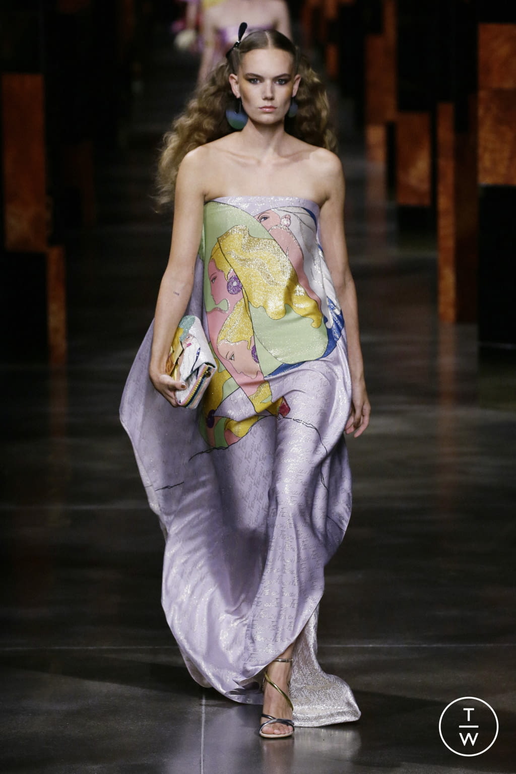 Fashion Week Milan Spring/Summer 2022 look 33 from the Fendi collection 女装