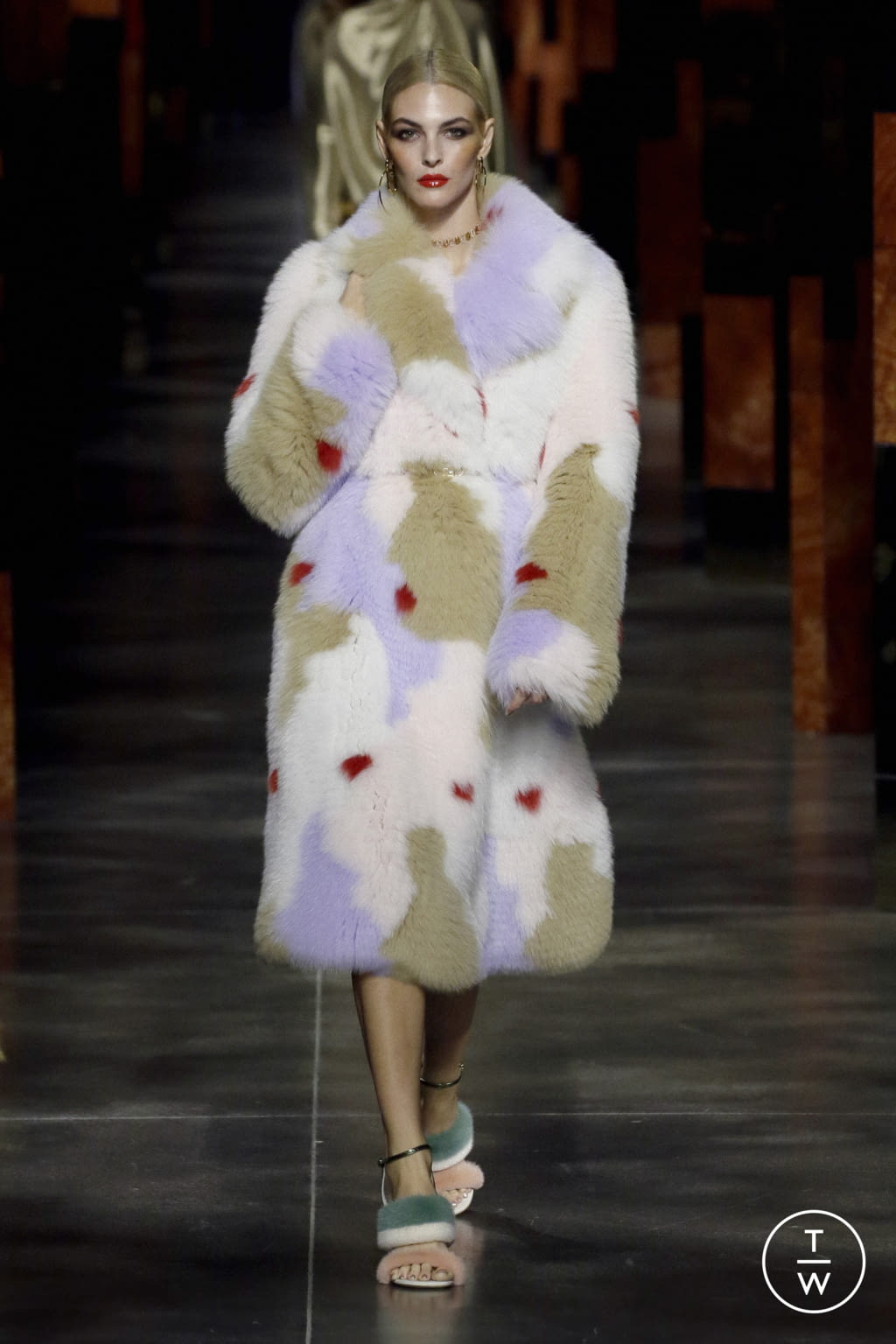 Fashion Week Milan Spring/Summer 2022 look 38 from the Fendi collection 女装
