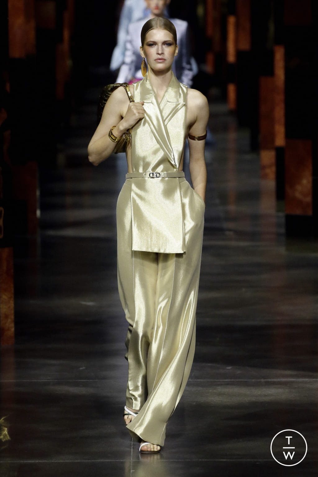 Fashion Week Milan Spring/Summer 2022 look 40 de la collection Fendi womenswear