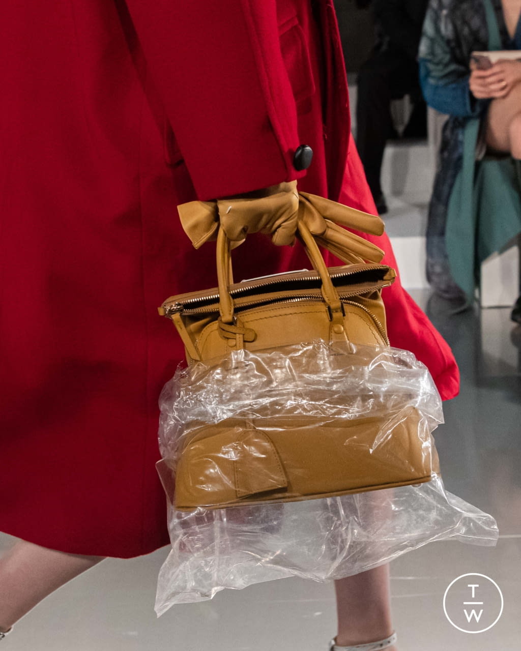 Fashion Week Paris Fall/Winter 2020 look 4 from the Maison Margiela collection womenswear accessories