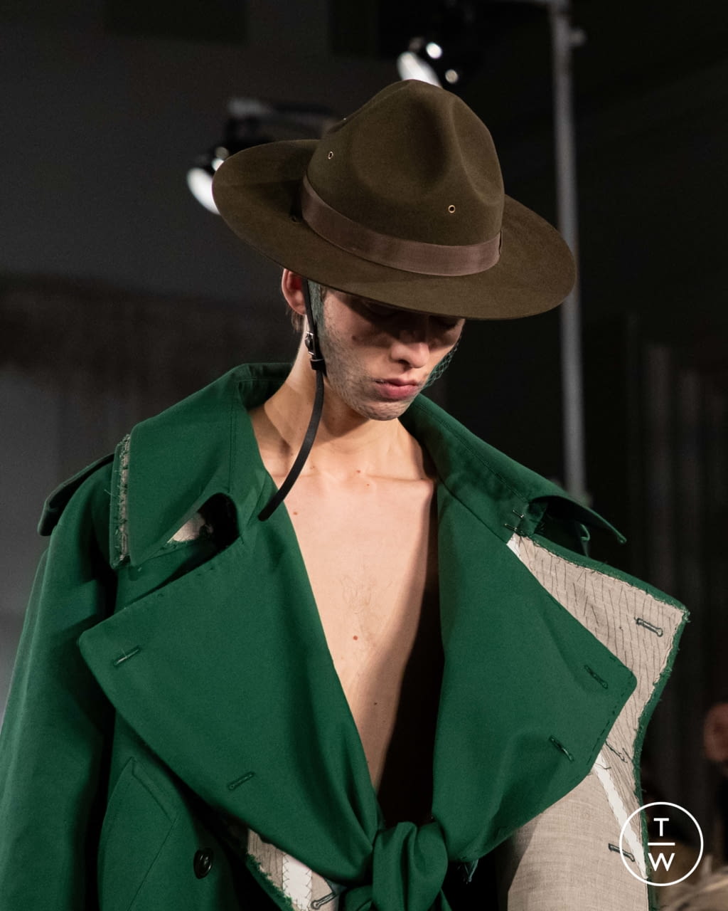 Fashion Week Paris Fall/Winter 2020 look 3 from the Maison Margiela collection menswear accessories