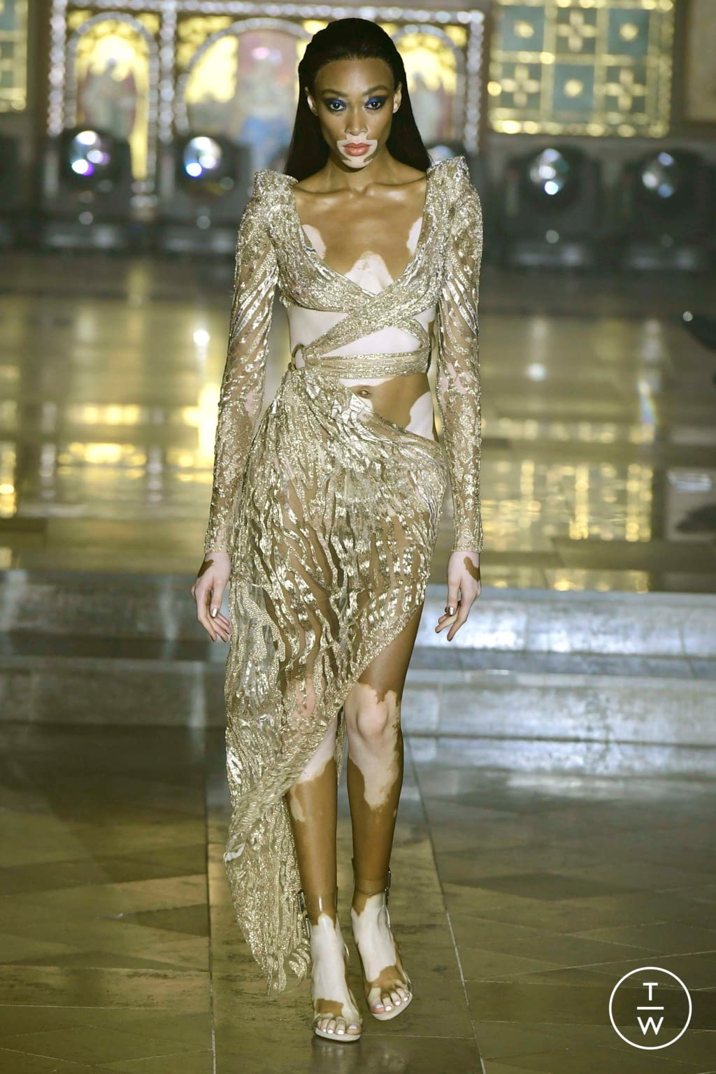 Fashion Week London Spring/Summer 2019 look 3 from the Julien MacDonald collection womenswear