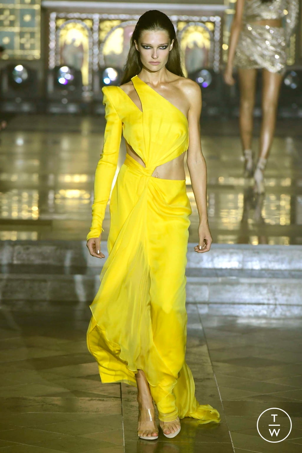 Fashion Week London Spring/Summer 2019 look 9 from the Julien MacDonald collection womenswear