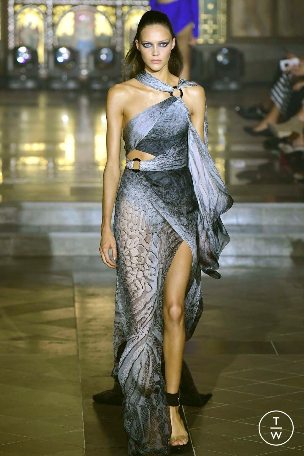 Fashion Week London Spring/Summer 2019 look 13 from the Julien MacDonald collection womenswear