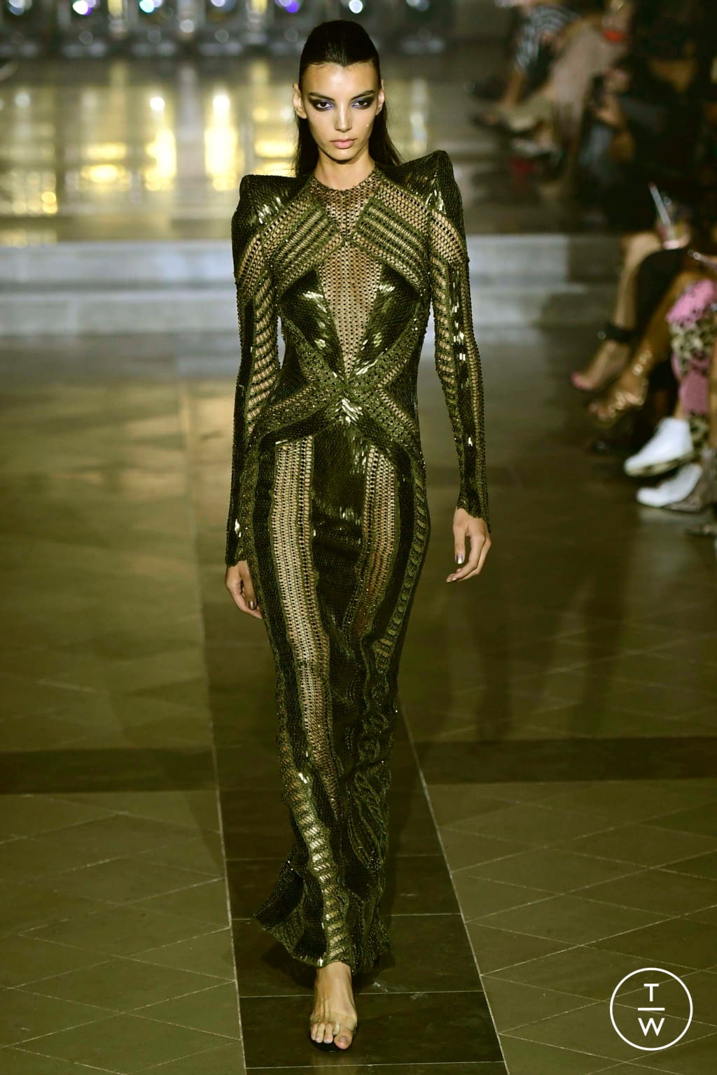 Fashion Week London Spring/Summer 2019 look 38 from the Julien MacDonald collection womenswear