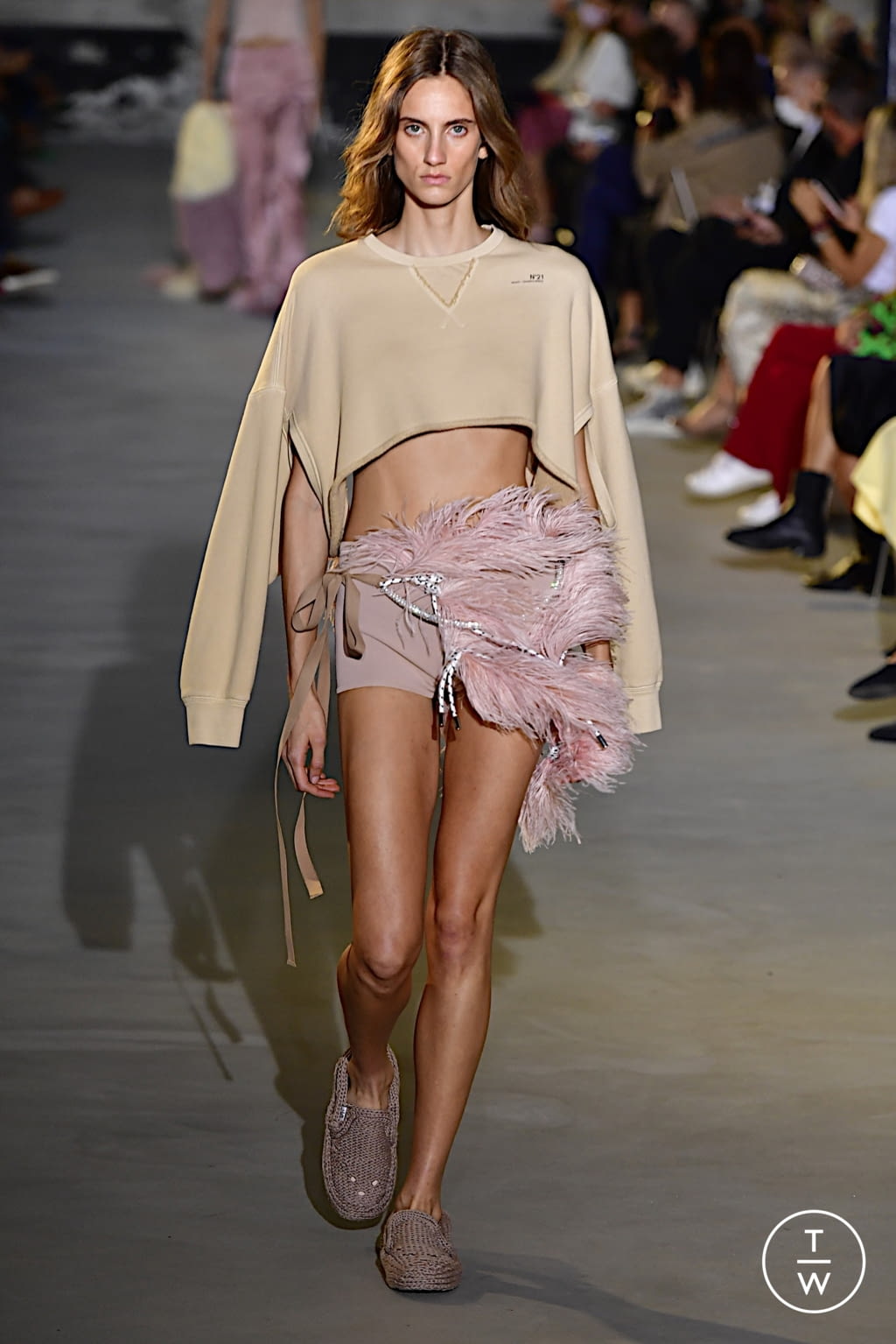 Fashion Week Milan Spring/Summer 2022 look 9 from the N°21 collection 女装