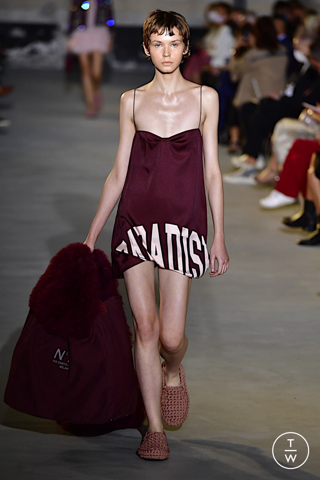 Fashion Week Milan Spring/Summer 2022 look 16 de la collection N°21 womenswear