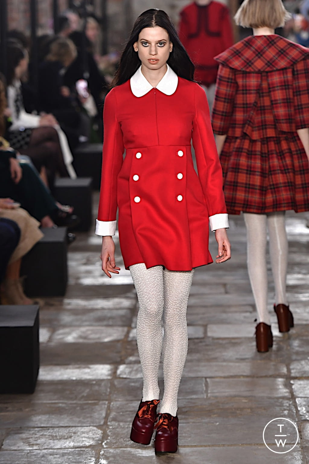 Fashion Week London Fall/Winter 2022 look 2 from the Paul & Joe collection 女装