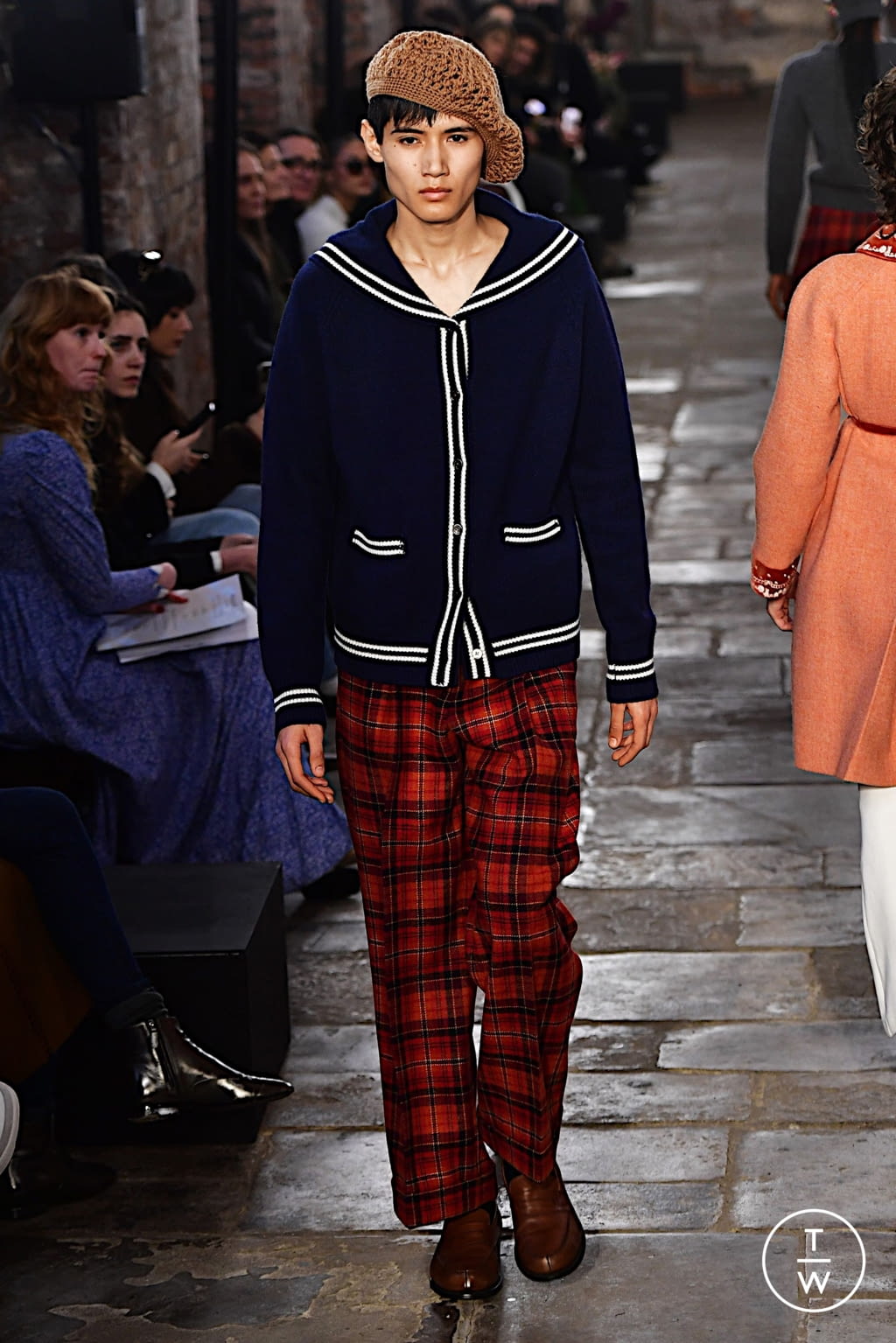 Fashion Week London Fall/Winter 2022 look 15 from the Paul & Joe collection 女装