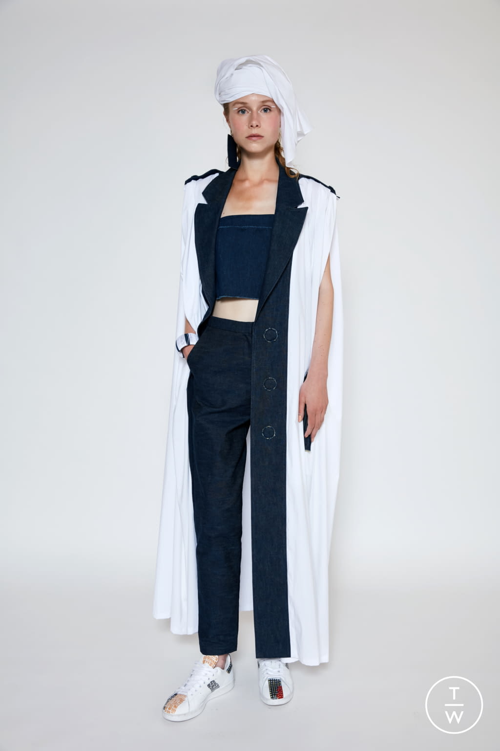 Fashion Week Paris Spring/Summer 2022 look 2 de la collection Mossi womenswear