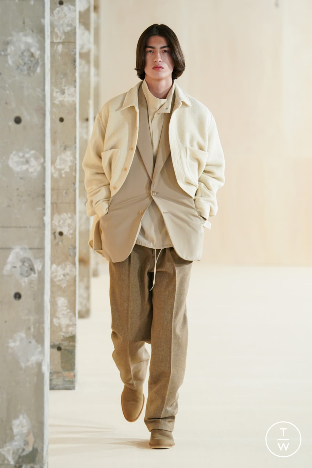 Fashion Week Paris Fall/Winter 2022 look 6 from the AURALEE collection menswear