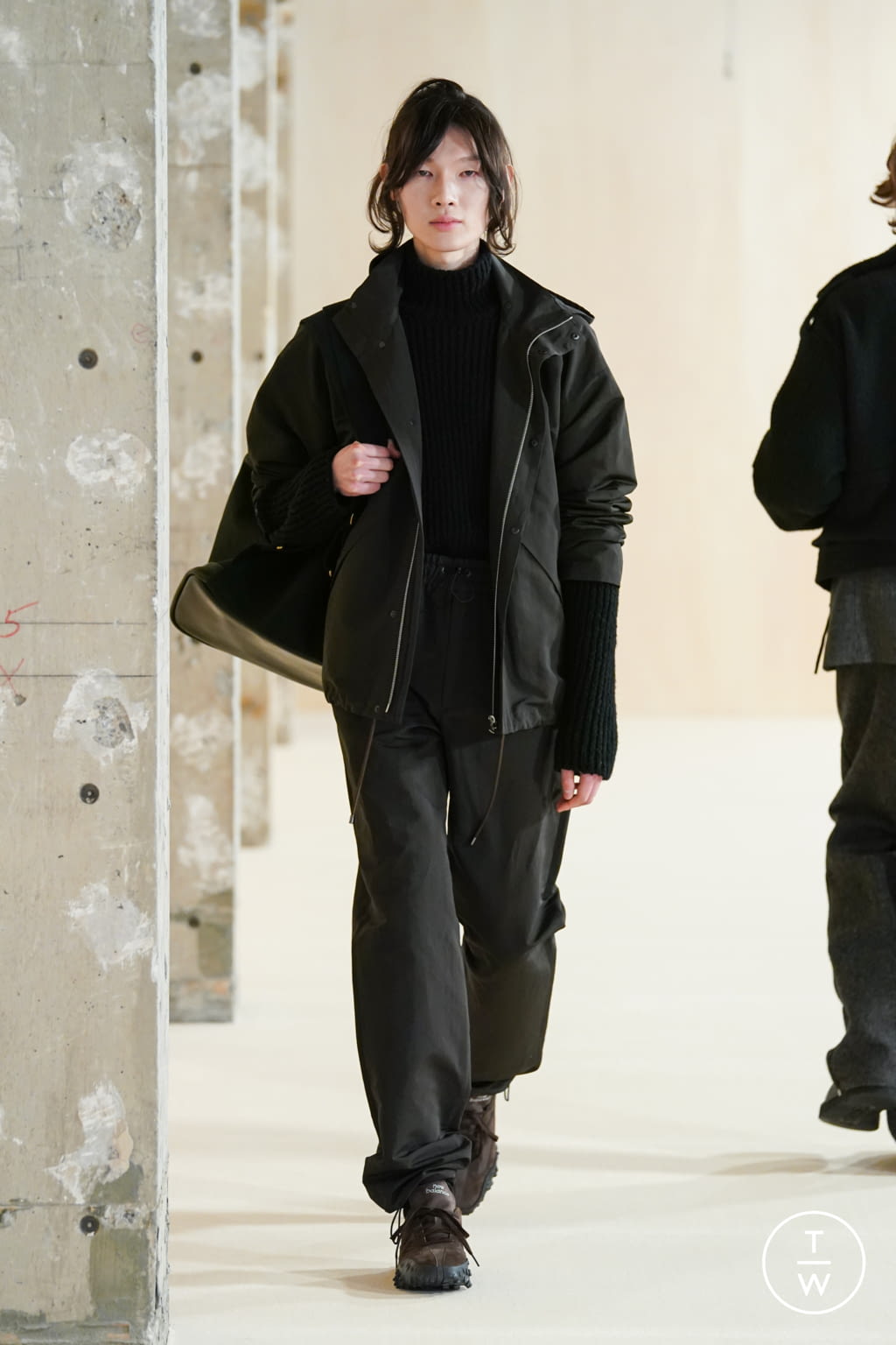 Fashion Week Paris Fall/Winter 2022 look 13 from the AURALEE collection 男装