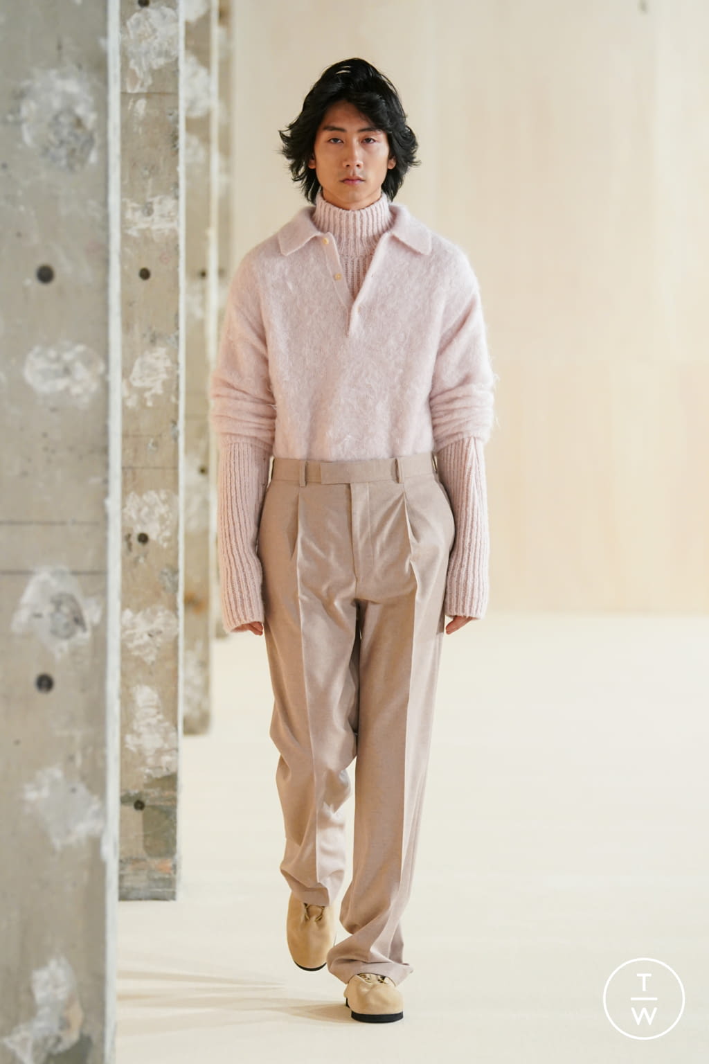 Fashion Week Paris Fall/Winter 2022 look 17 from the AURALEE collection menswear