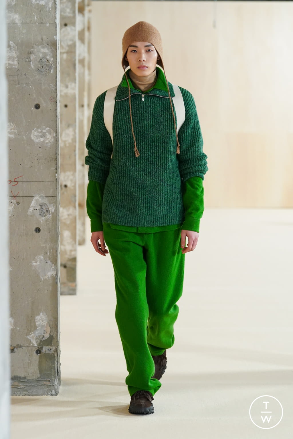 Fashion Week Paris Fall/Winter 2022 look 20 from the AURALEE collection menswear