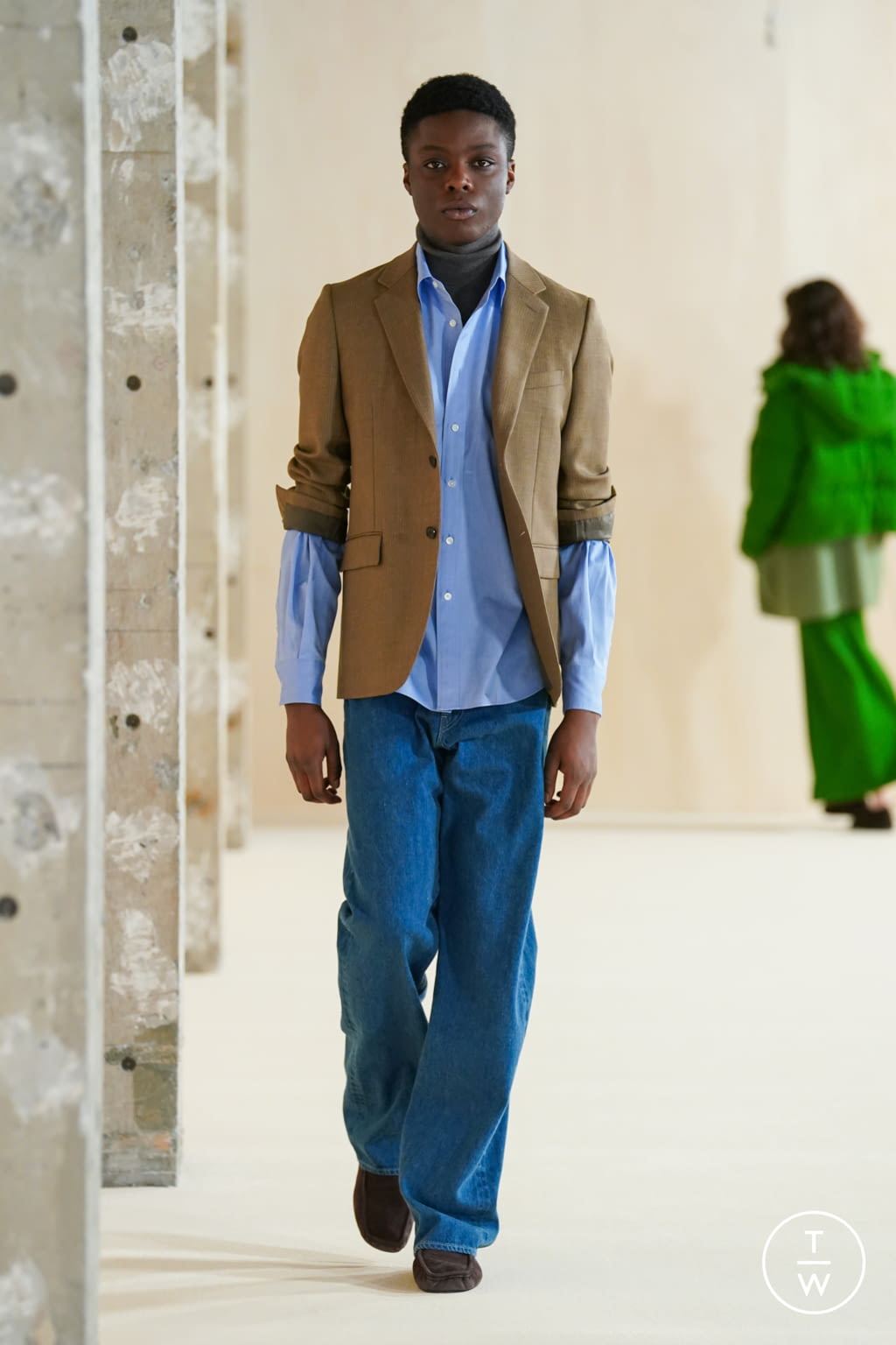 Fashion Week Paris Fall/Winter 2022 look 21 from the AURALEE collection menswear