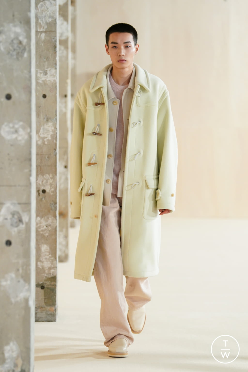Fashion Week Paris Fall/Winter 2022 look 34 from the AURALEE collection menswear