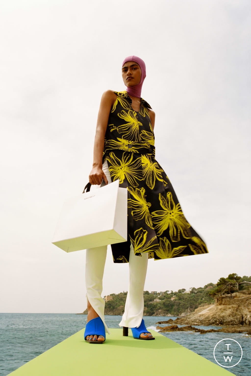 Fashion Week Paris Resort 2022 look 16 from the Nina Ricci collection womenswear